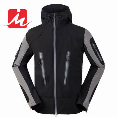 Υπαίθρια αδιάβροχα άτομα σακακιών Softshell βουνών που τα χειμερινά σακάκια