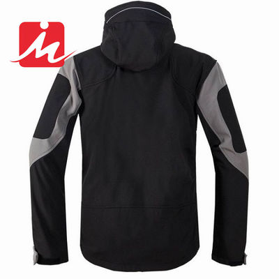 Υπαίθρια αδιάβροχα άτομα σακακιών Softshell βουνών που τα χειμερινά σακάκια