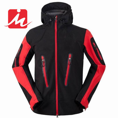 Υπαίθρια αδιάβροχα άτομα σακακιών Softshell βουνών που τα χειμερινά σακάκια
