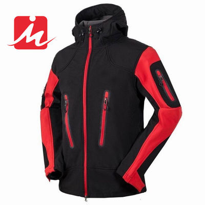 Υπαίθρια αδιάβροχα άτομα σακακιών Softshell βουνών που τα χειμερινά σακάκια